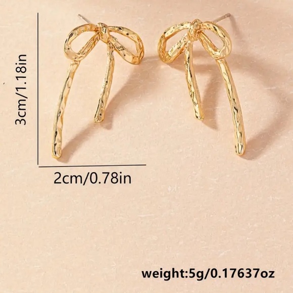 RESTOCKED!! ✨ NWT CUTE gold bow, ribbon 🎀 earrings - Picture 3 of 3